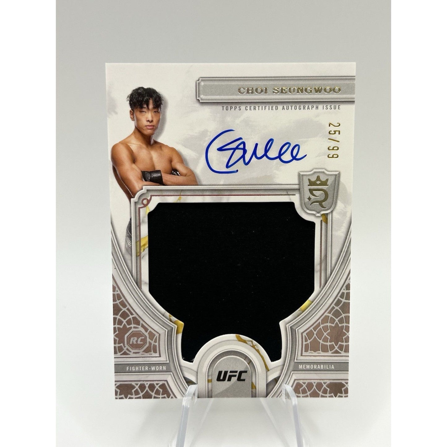 Choi Seung-Woo Rookie Relic Autographs /99 - Topps Royalty UFC 2024