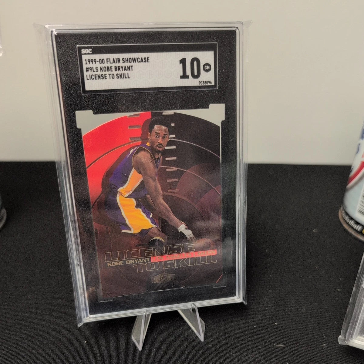 1999-00 FLAIR SHOWCASE #9LS KOBE BRYANT LICENSE TO SKILL SGC 10