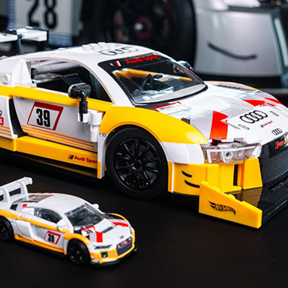 Hot Wheels Mattel Brick Shop Elite Audi R8 LMS